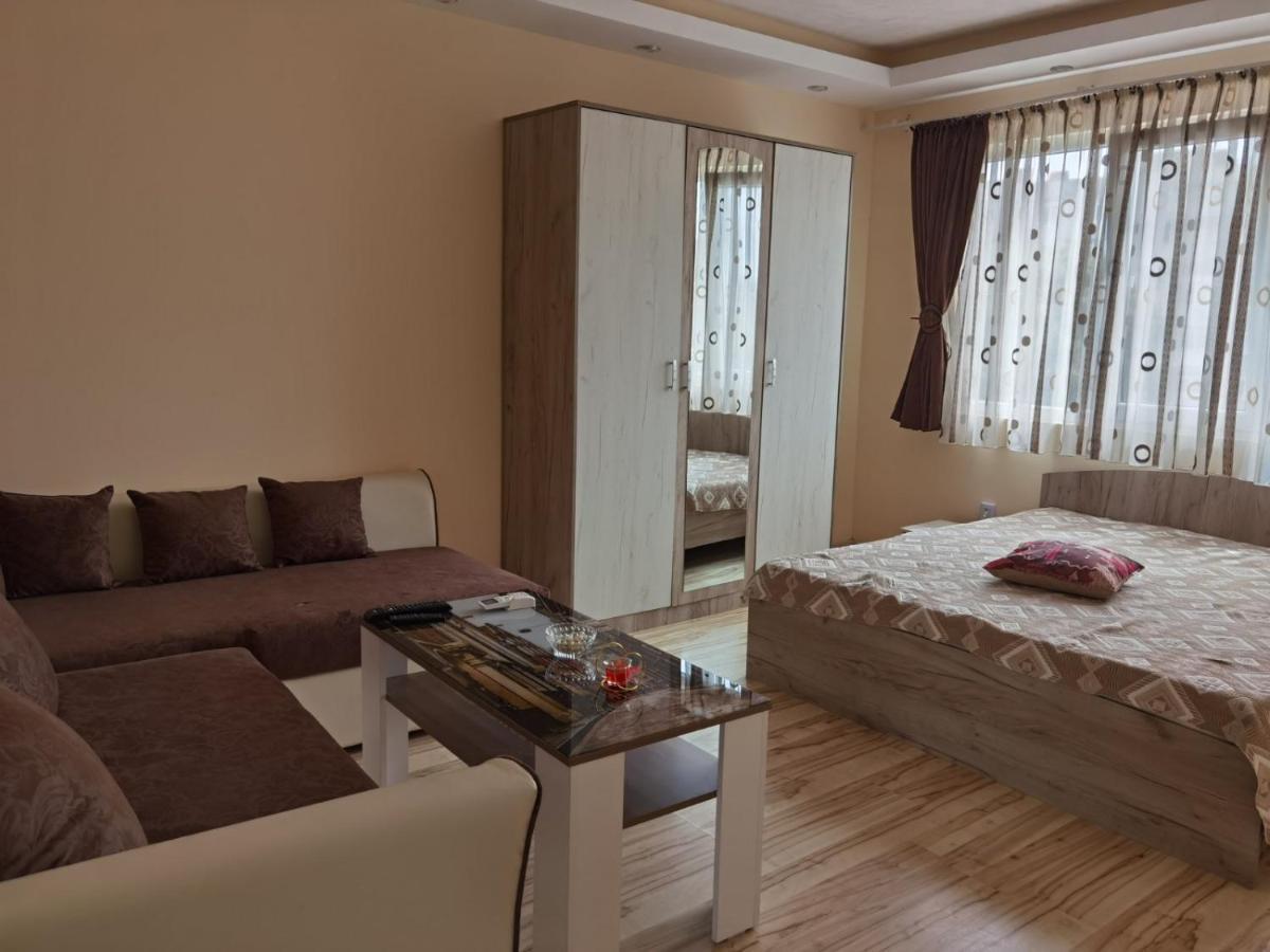 Апартамент Дани Apartament Dani Apartment Kazanlak Exterior photo